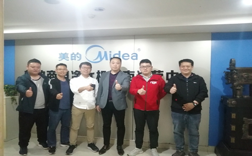 美的商用凈水器總部領(lǐng)導(dǎo)來(lái)河南運(yùn)營(yíng)中心視察合影
